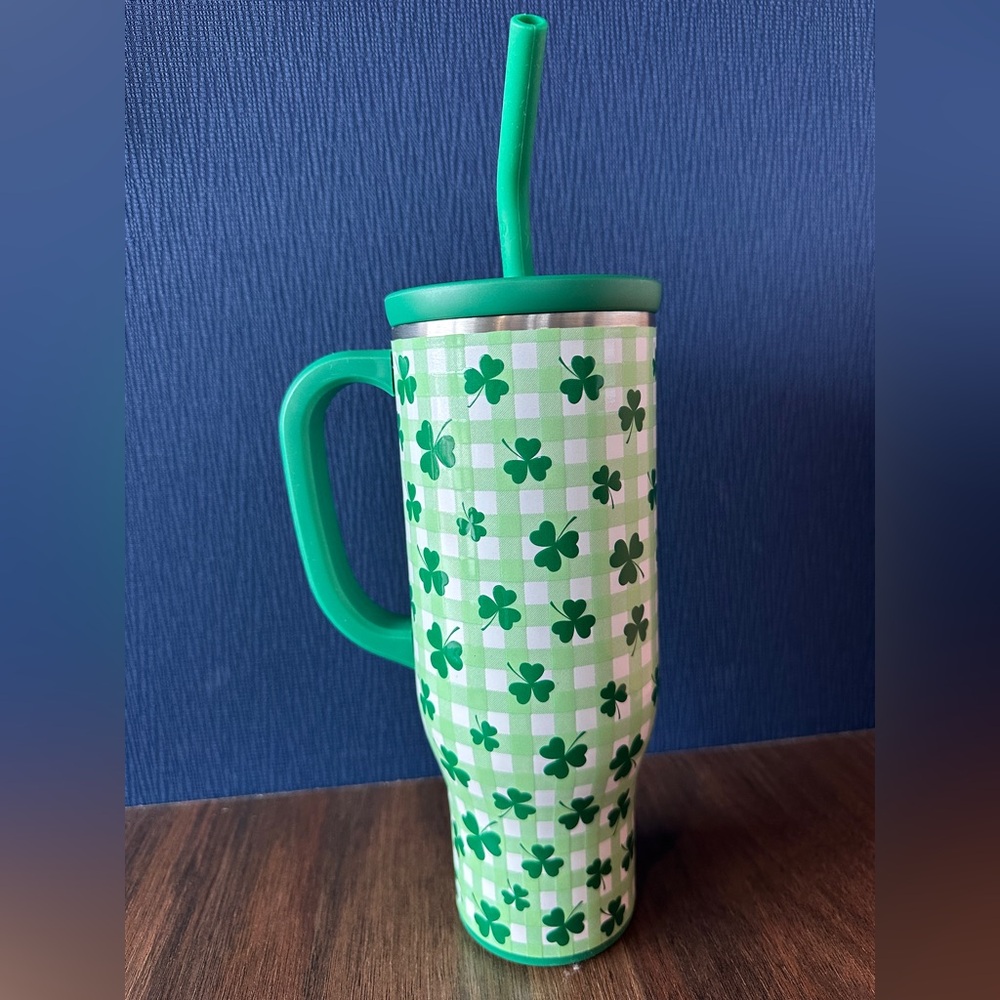NEW SWIG ‘SHAMROCK THE BLOCK’ Mega Mug 30oz